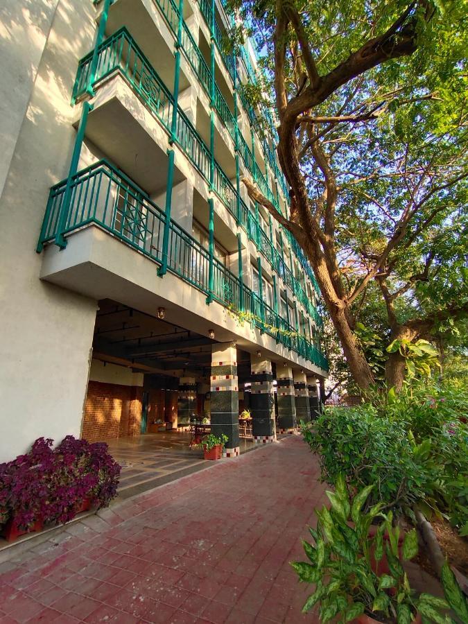 Bougainvilla Apartment Szúrat Kültér fotó