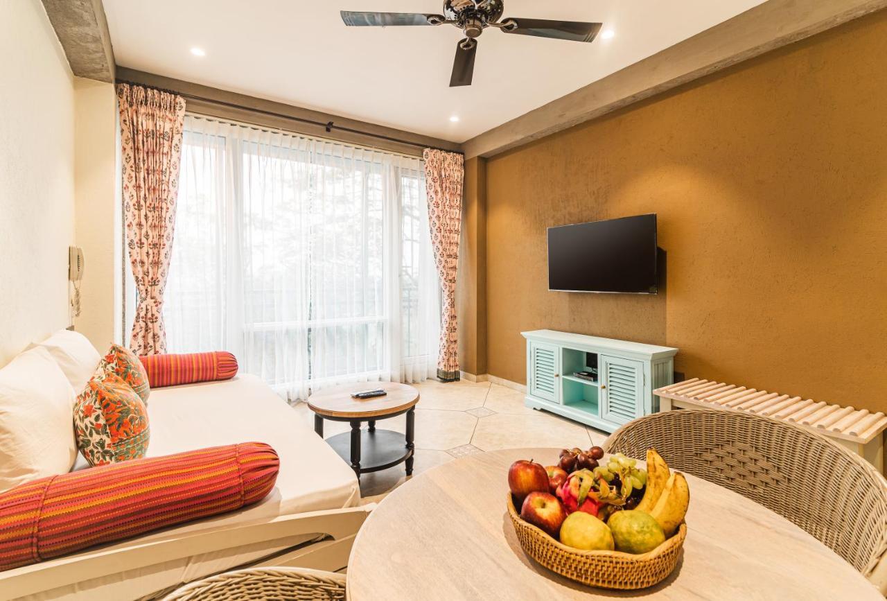 Bougainvilla Apartment Szúrat Kültér fotó