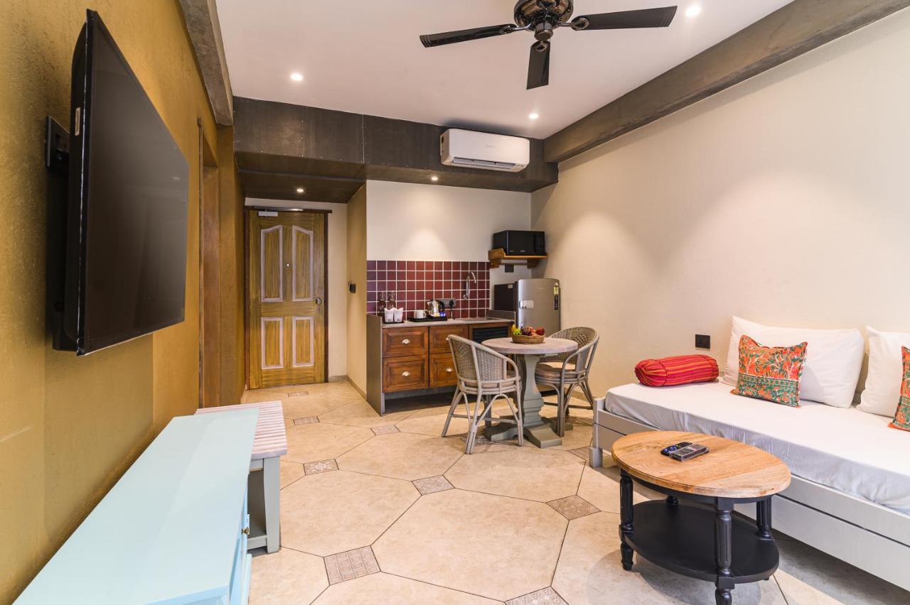 Bougainvilla Apartment Szúrat Kültér fotó